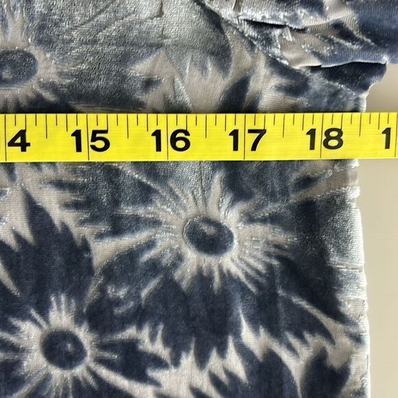 Poppy's blue floral blouse on The Bold and the Beautiful - Picture 8 of 13